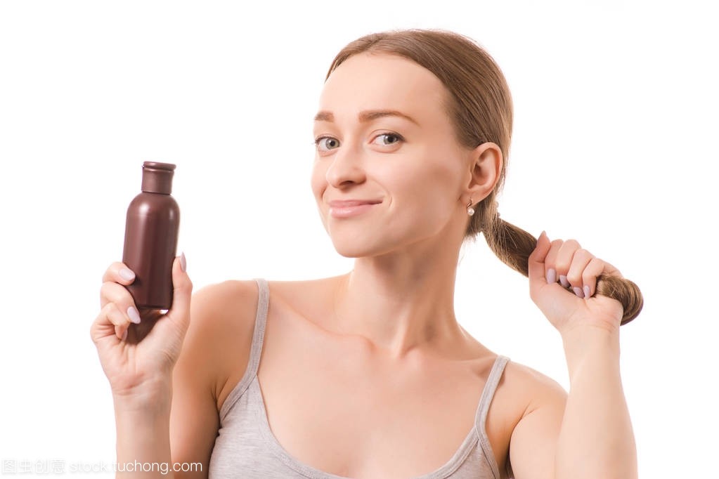 秀發(fā)如絲 年輕女性如何通過(guò)油類(lèi)沐浴用品呵護(hù)美麗秀發(fā)